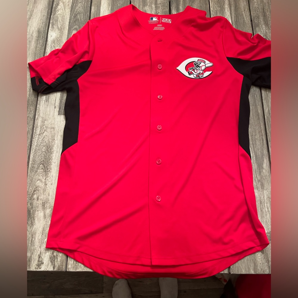 Cincinnati Reds button up jersey athletic shirt genuine MLB merchandise
